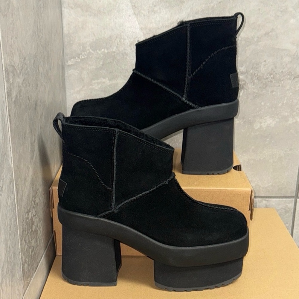 🖤 UGG NEW HEIGHTS PLATFORM MINI BOOT Black size 7